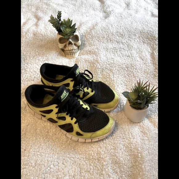 Nike sneakers size 10 - Picture 1 of 9